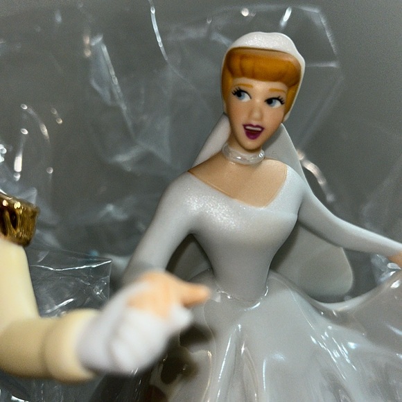 NIB Disney Cinderella & Prince Topper/Centerpiece - Picture 5 of 13